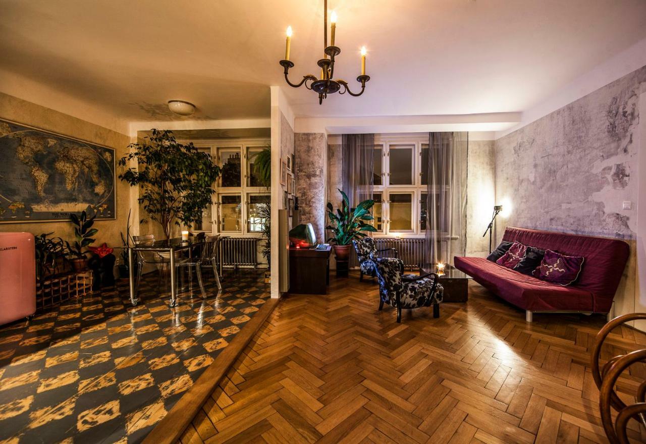 Authentic Art Apartment Prague