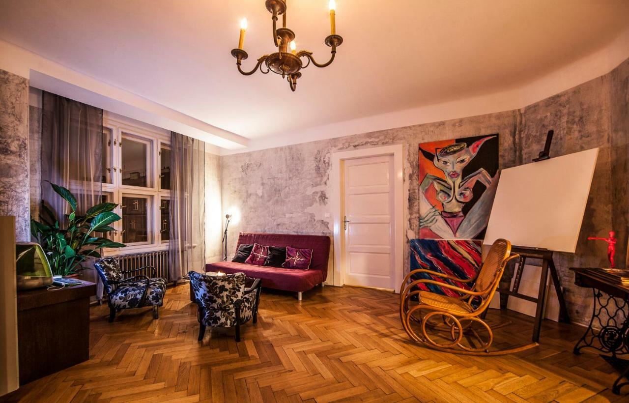 Authentic Art Apartment *